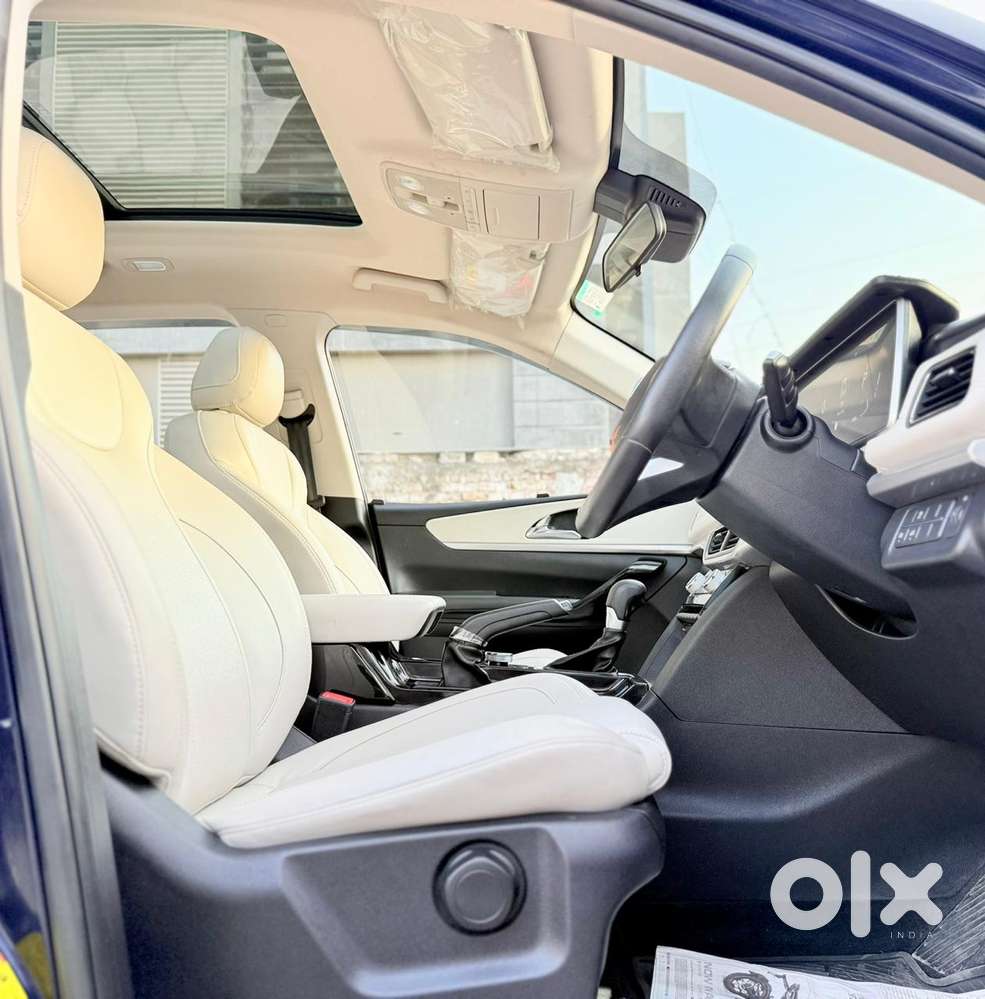 Mahindra Xuv700 2.2 Ax 7 Diesel At Str, 2021, Diesel