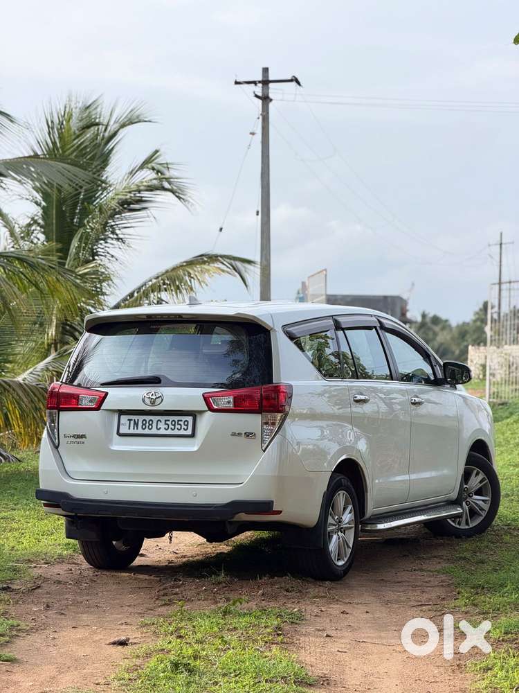 Toyota Innova Crysta 2.8z Automatic, 2016, Diesel