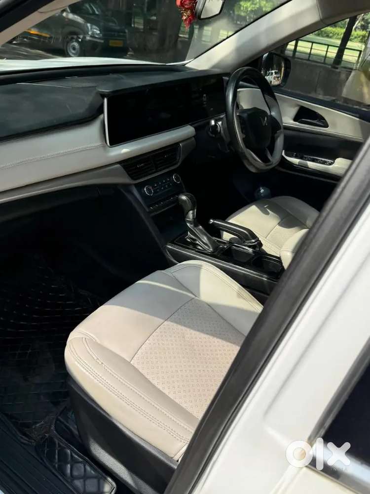 Xuv700 Ax5 7 Seater
