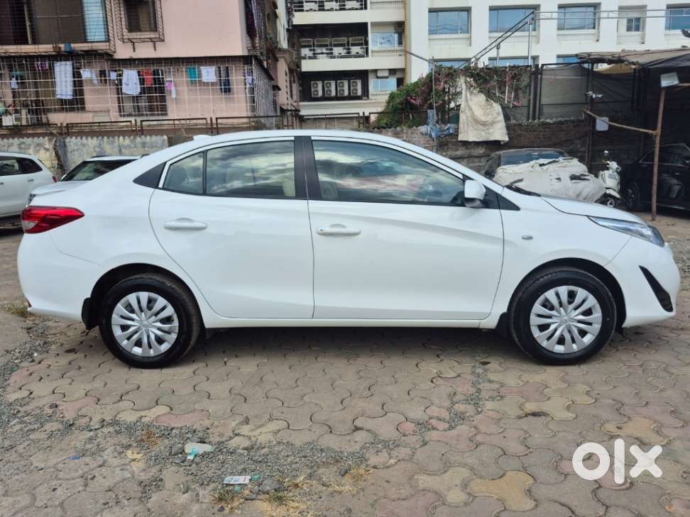 Toyota Yaris J Cvt, 2021, Petrol