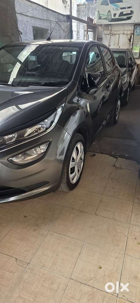 Tata Altroz, 2022, Petrol