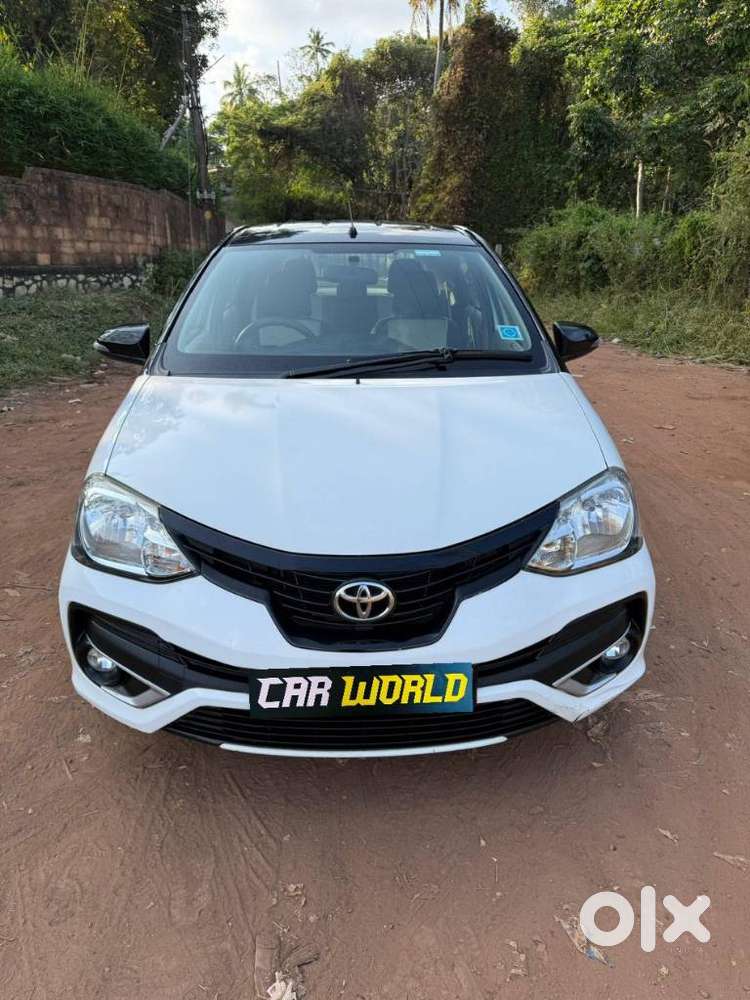 Toyota Etios Liva V Dual Tone, 2018, Petrol