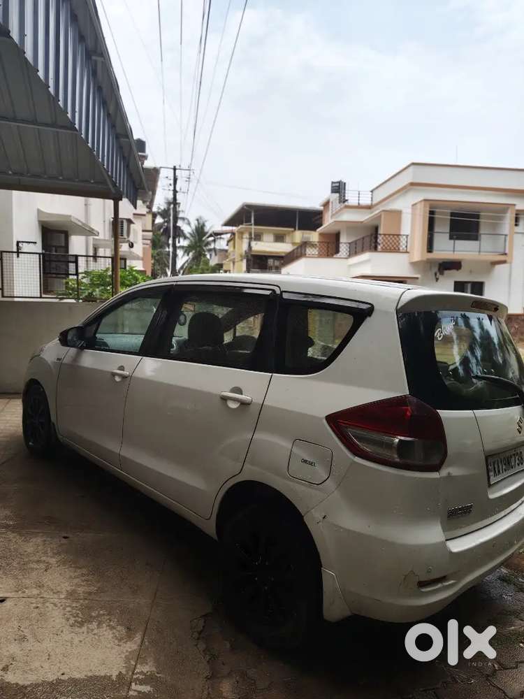 Maruti Suzuki Ertiga 2012 Diesel 140000 Km Driven Urgent Sale