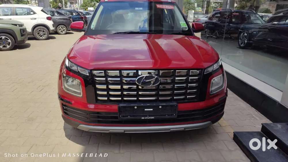 Hyundai Venue 2023 Petrol 19000 Km Driven