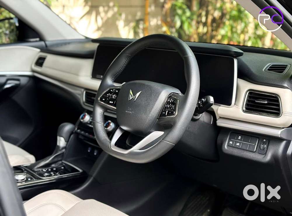 Mahindra Xuv700 2.0 Ax 7 Petrol At Luxury Pack Str, 2025, Petrol