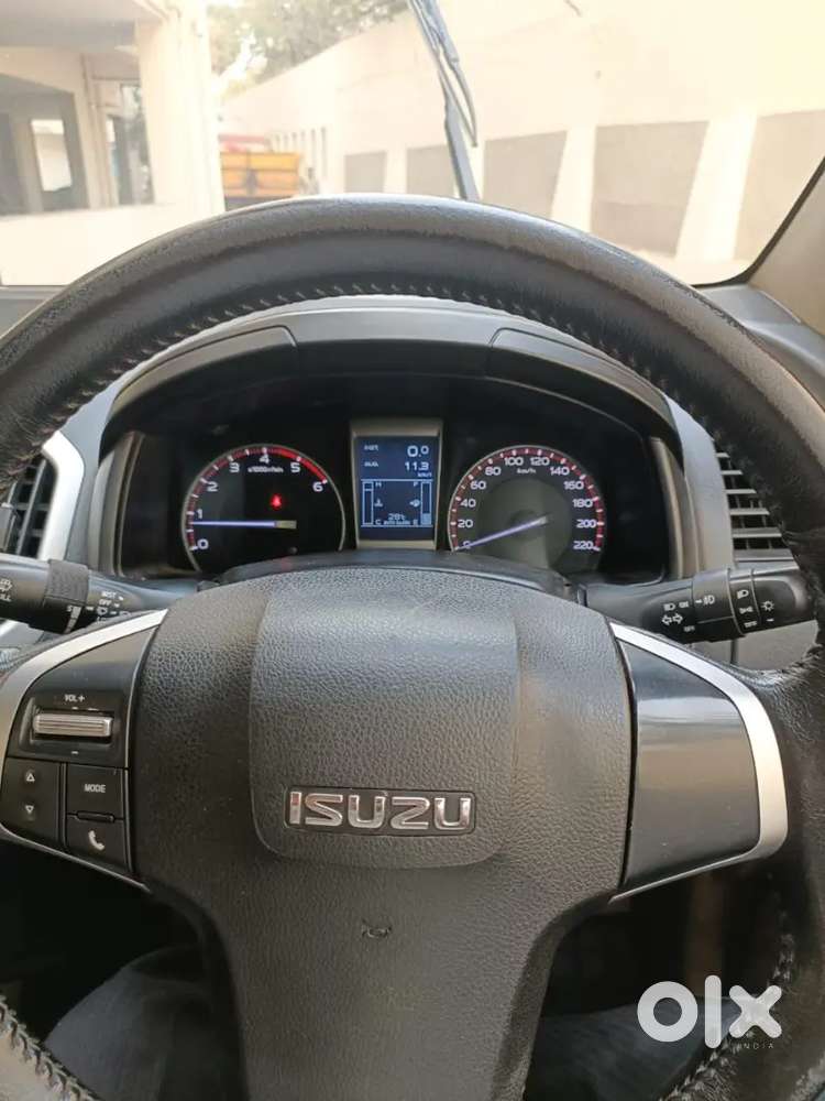 Isuzu D-max V-cross 2018