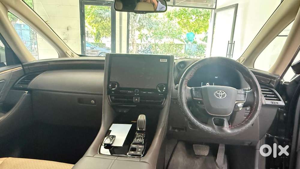 Toyota Vellfire 2.5 Executive Lounge, 2025, Petrol