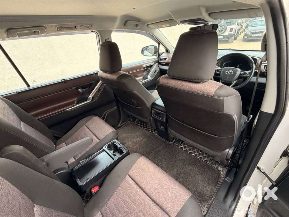 Toyota Innova Hycross 2.0 Vx Hybrid 7 Str, 2023, Petrol