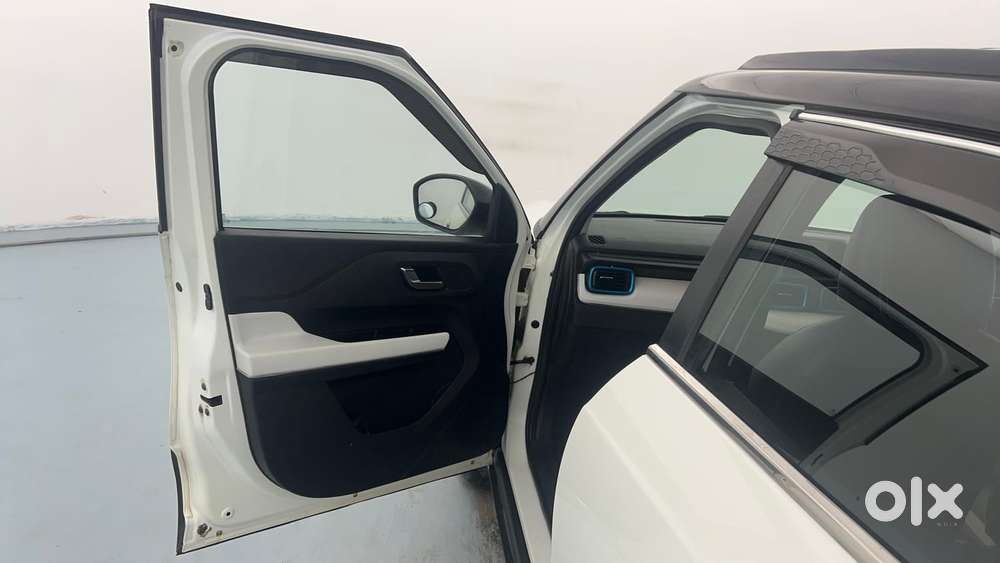 Tata Punch 1.2 Revotron Creative Amt Dual Tone, 2022, Petrol