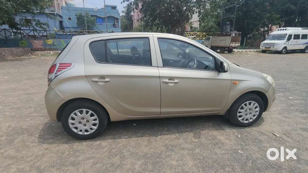 Hyundai I20 Car Top Variant Petrol Well Maintained For Sale