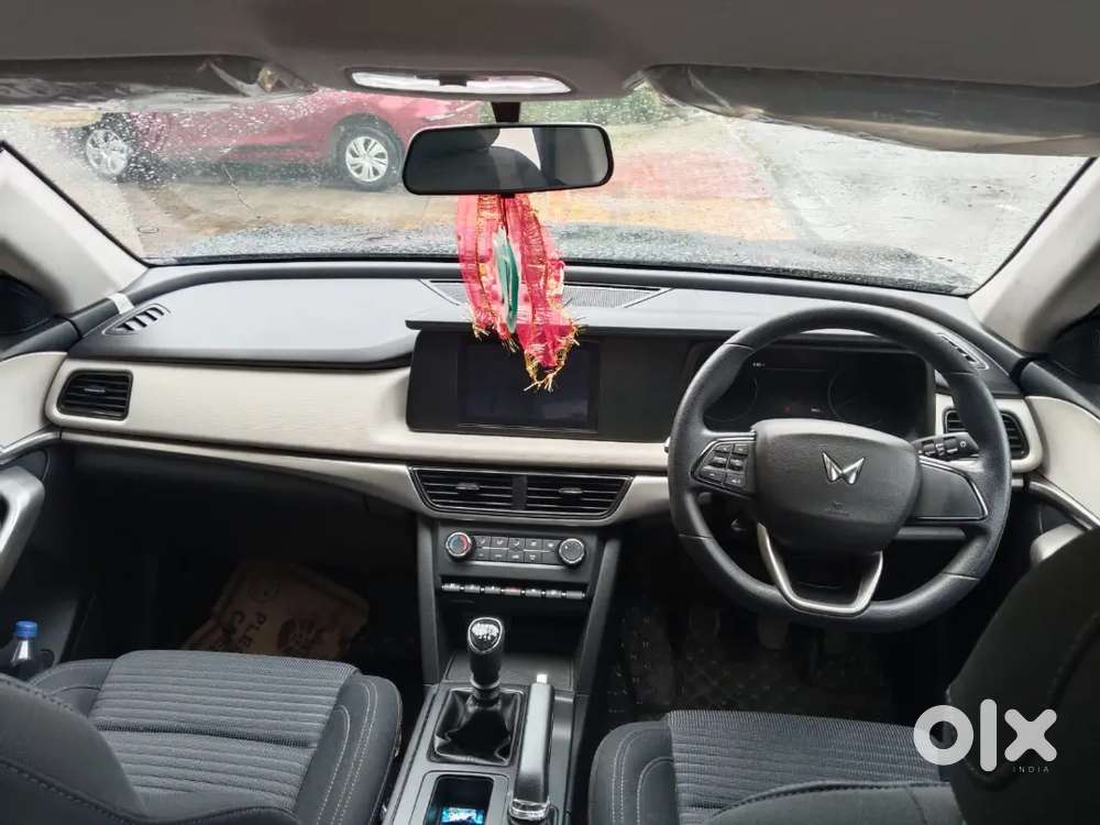 Mahindra Xuv700 7 Seatr  2025 Year