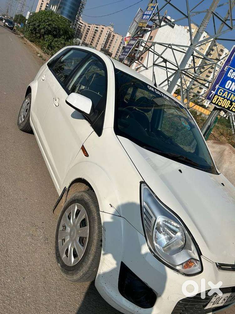 Ford Figo Lxi Duratec 2015