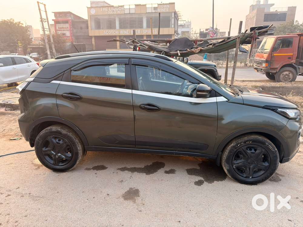 Tata Nexon Petrol 2020 Green 75000