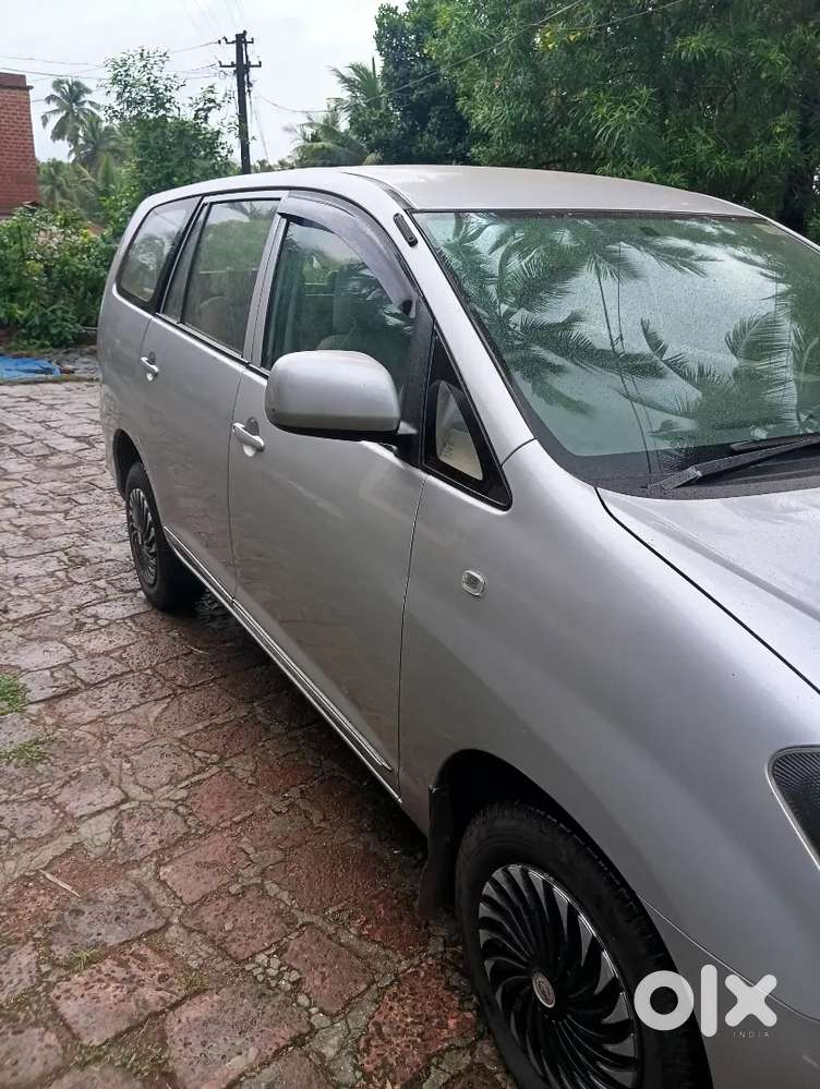 Toyota Innova 2011