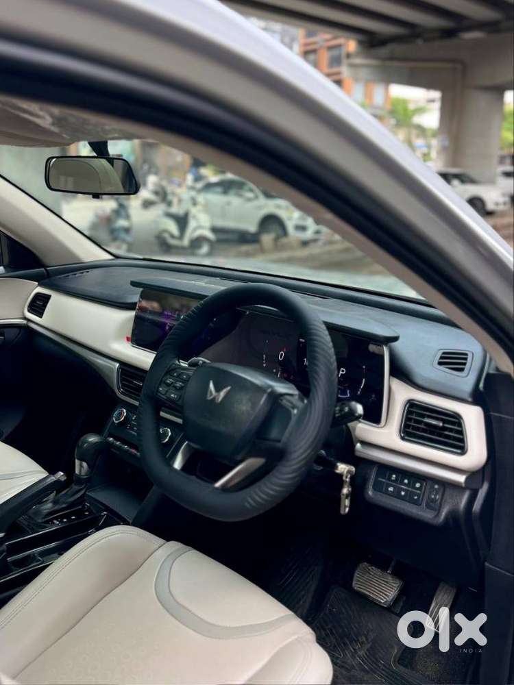 Mahindra Xuv700 2.2 Ax 5 Diesel At Str, 2022, Diesel
