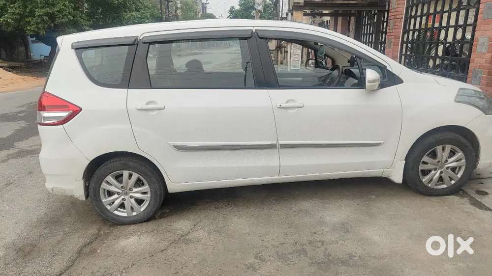 Full H.d Tuch Screen Center Lock Company Alloy 60% Tyreleather Seat