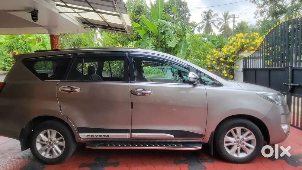 Innova Crysta 2.8g Well Maintained