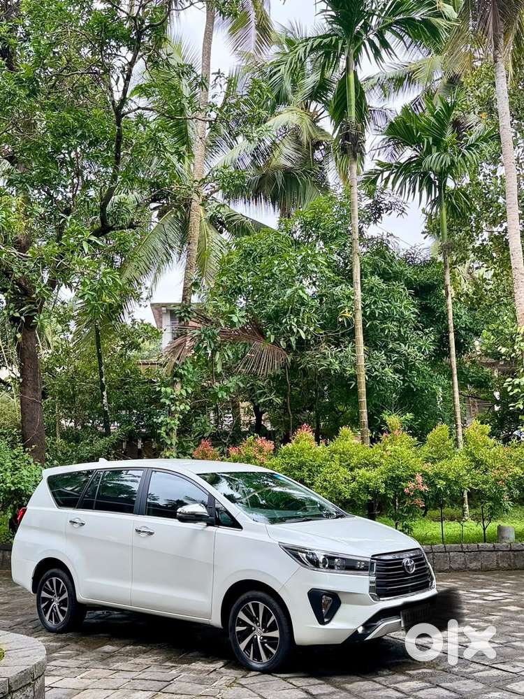 Toyota Innova Crysta 2022 Diesel 28000 Km Driven