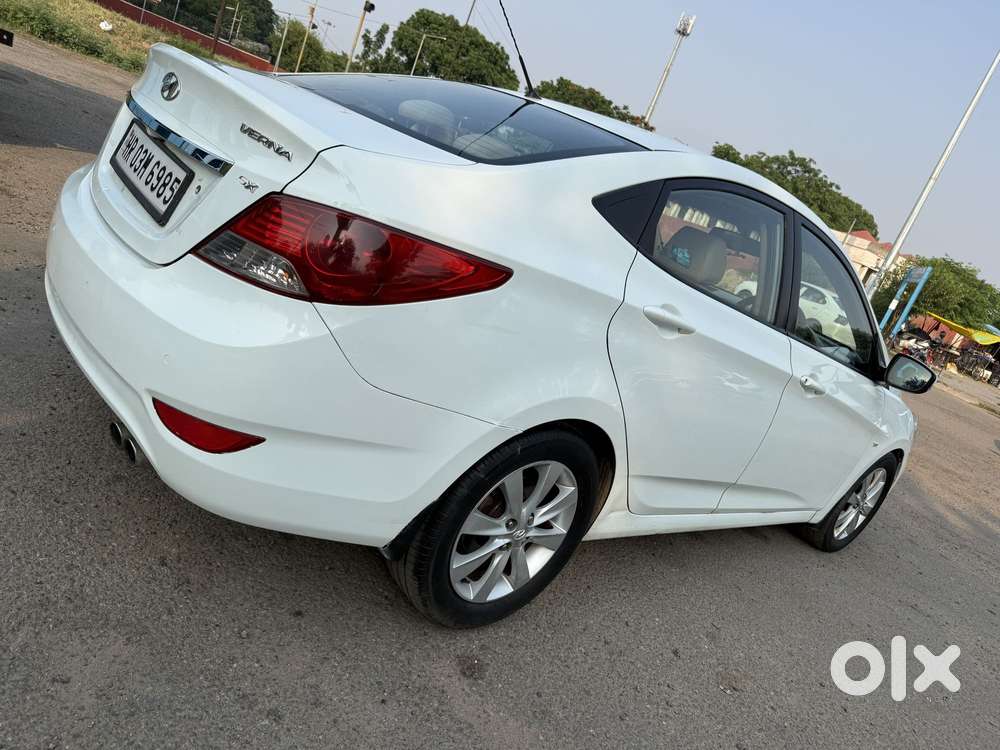 Hyundai Fluidic Verna 1.6 Vtvt Sx, 2011, Petrol
