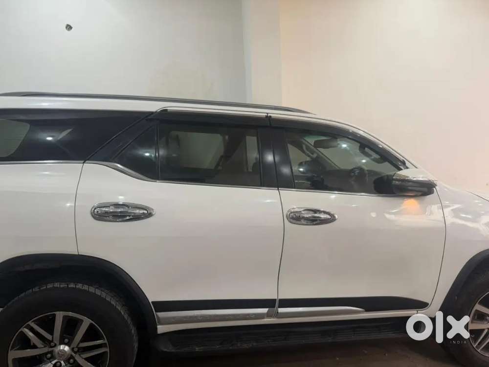 Fortuner Jenuine Reding Showroom Track
