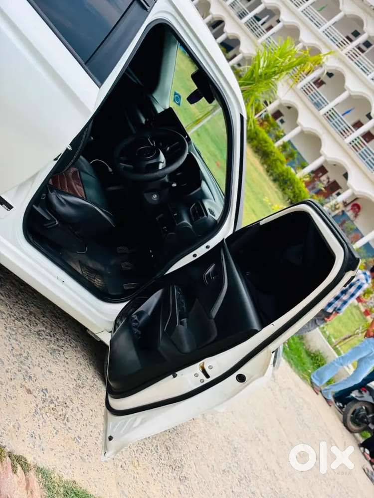 Maruti Suzuki Swift 1.2 2025