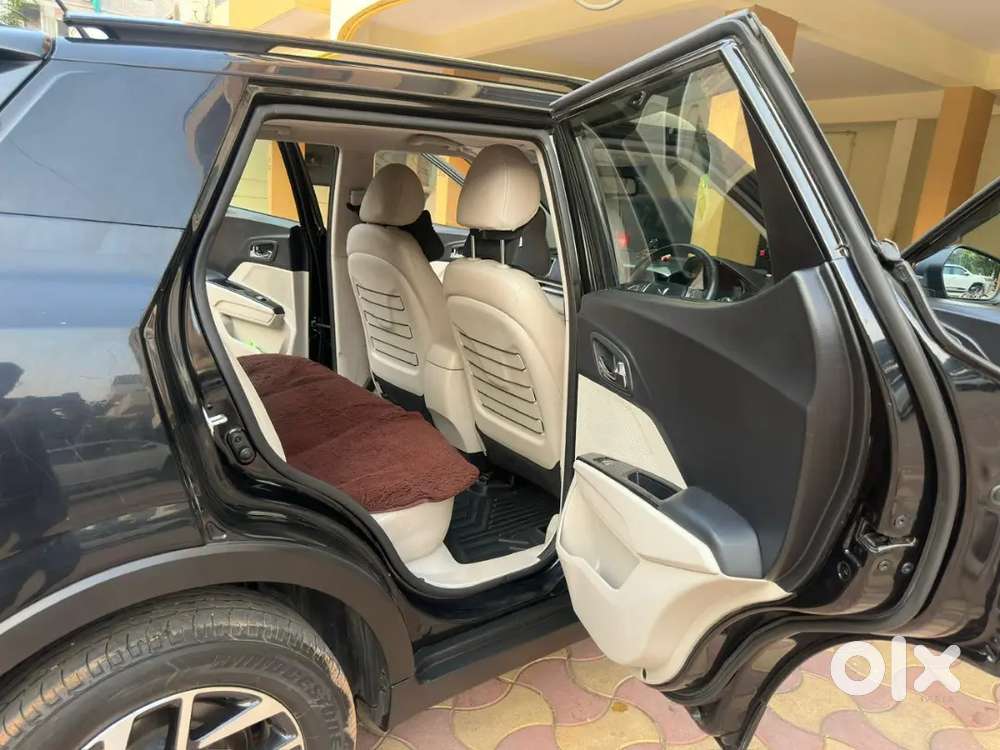 Mahindra Xuv300 W8(o) Diesel - Nov 2023  Excellent Condition