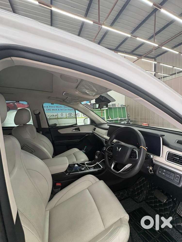 Mahindra Xuv700 2023 Diesel Well Maintained