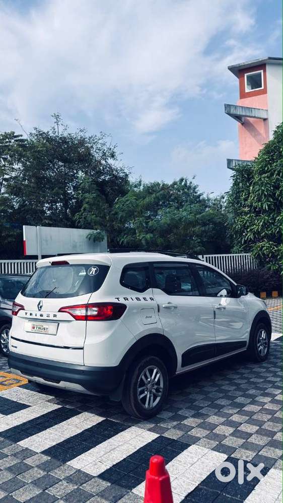 Renault Triber Rxt, 2022, Petrol