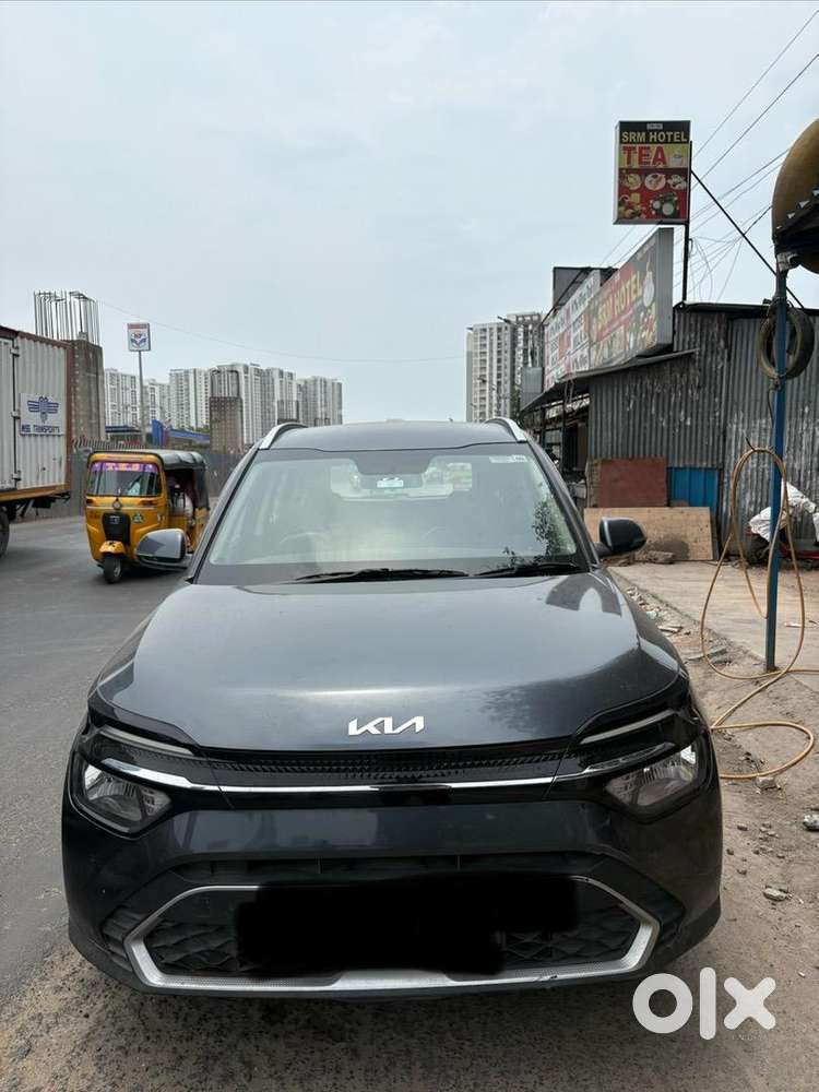 Kia Carens 2022 Km-driven Used
