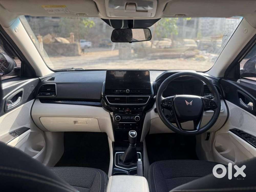 Mahindra Xuv 3xo Ax5 Pm Mt, 2024, Petrol