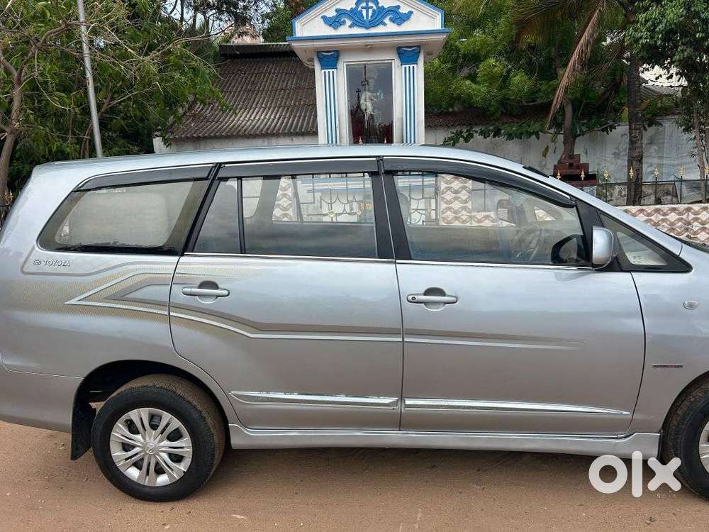 Toyota Innova 2.5 G (diesel) 8 Seater, 2015, Diesel