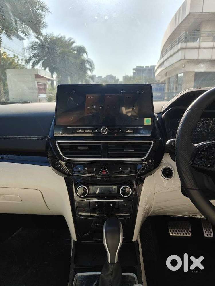 Mahindra Xuv 3xo Ax7l 1.2 Petrol At (pg), 2026, Petrol