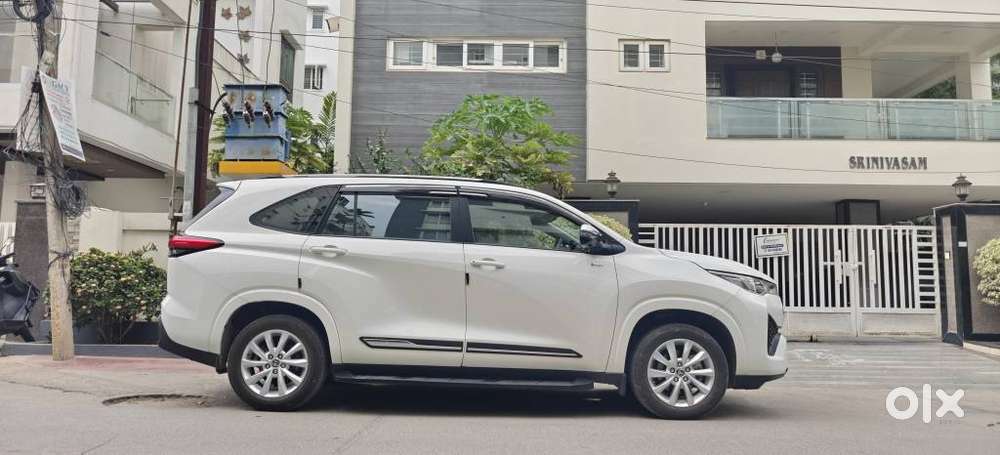 Toyota Innova Hycross 2.0 Vx (o) Hybrid 7 Str, 2025, Petrol