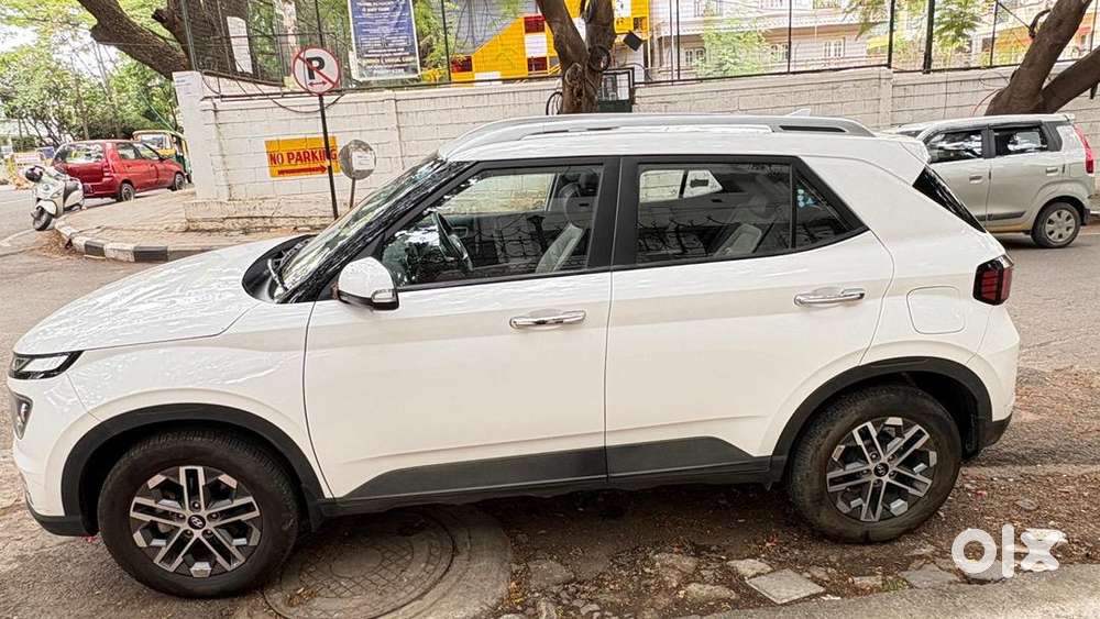 Hyundai Venue Top Variant 1.0 Sx(o) Dct At Car 2024