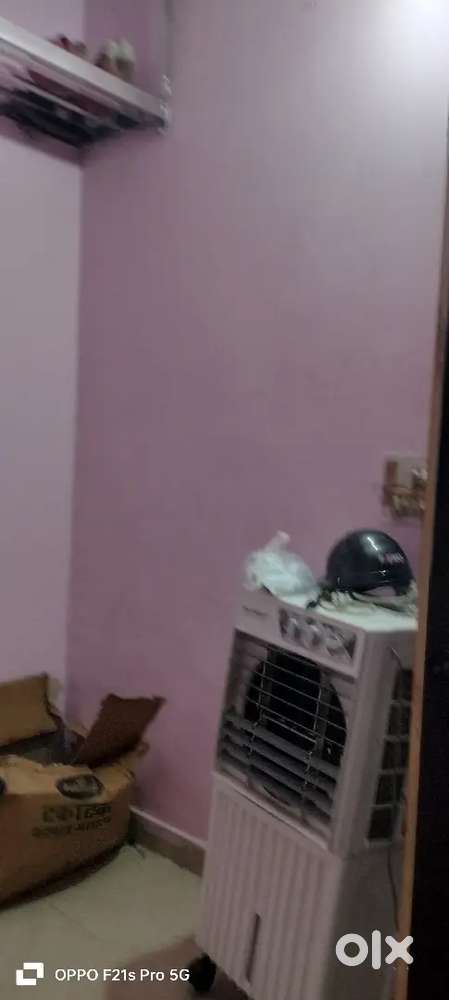 Urgent female room partner chahiye