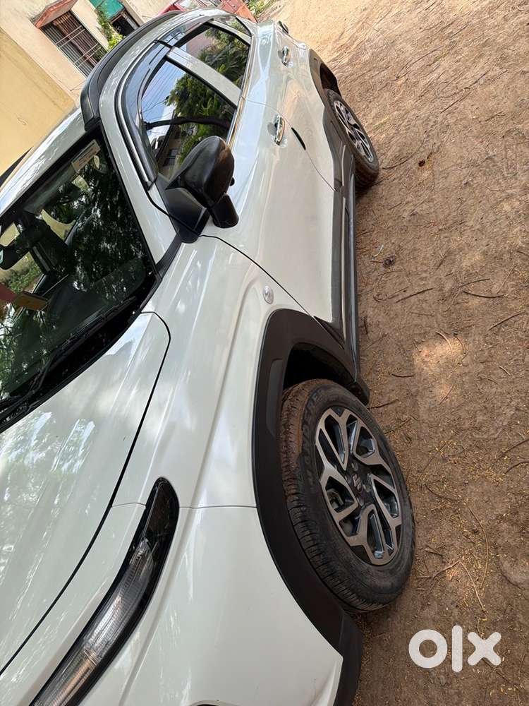 Maruti Suzuki Fronx 2024 Petrol 29500 Km Driven