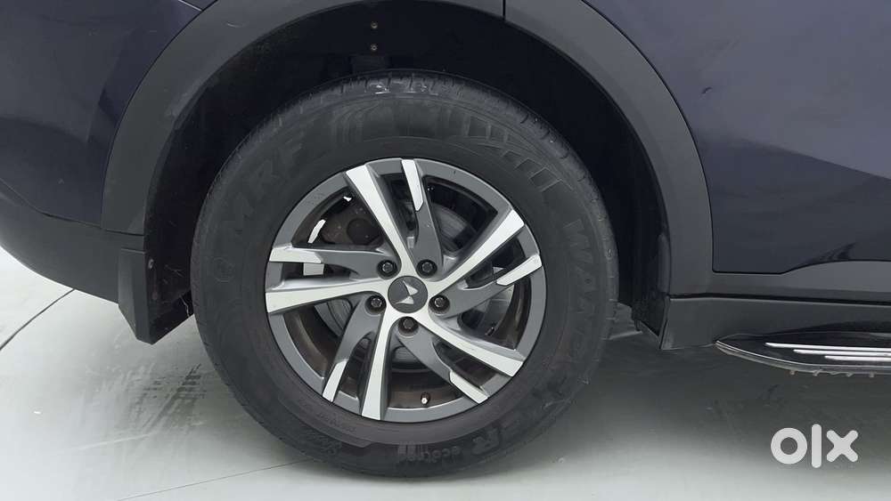 Mahindra Xuv700 2.2 Ax 5 Diesel At Str, 2023, Diesel