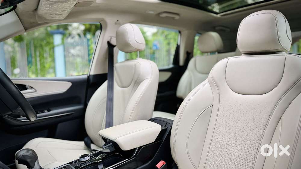 Mahindra Xuv700 2.2 Ax 7 Diesel At Luxury Pack Str, 2024, Diesel
