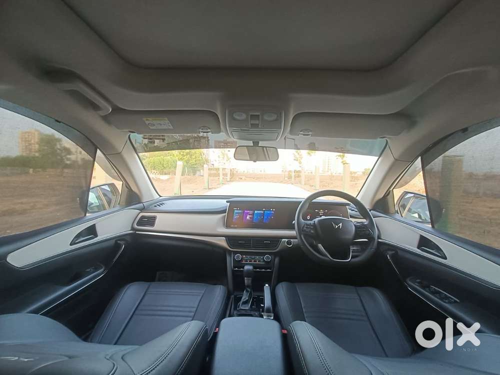 Mahindra Xuv700 2.2 Ax 5 Diesel At 7 Str, 2025, Diesel
