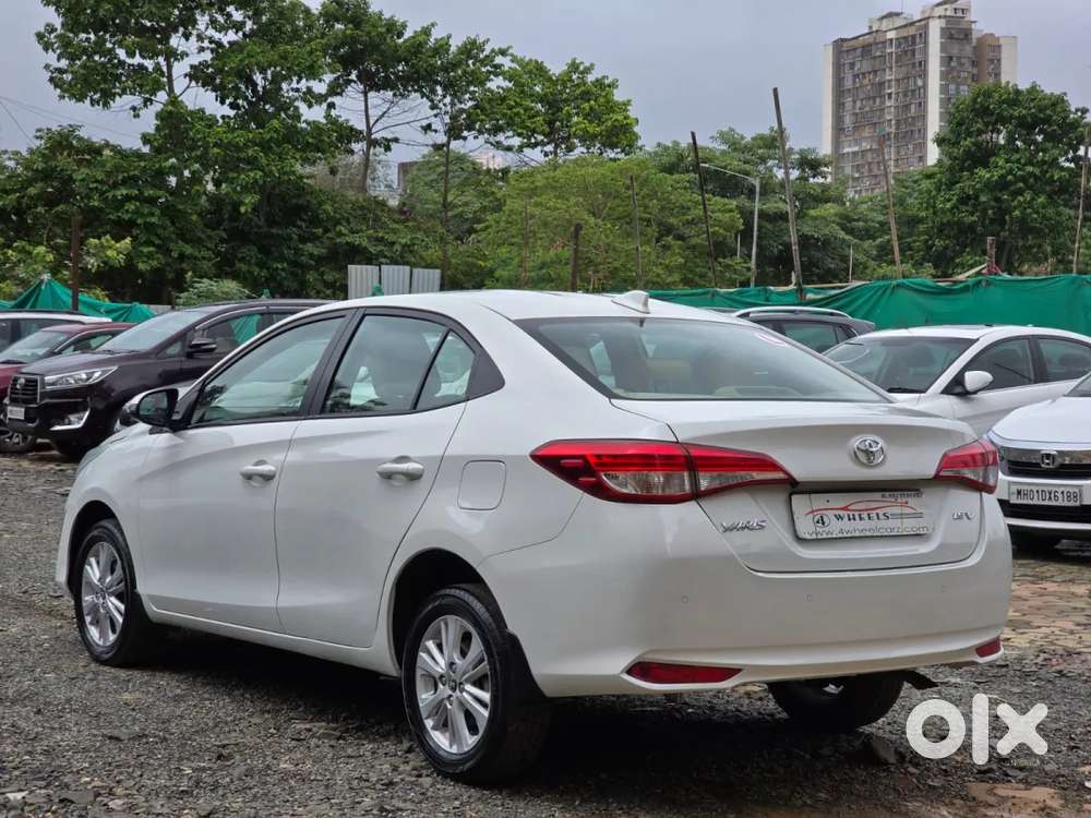 Toyota Yaris V Cvt, 2018, Petrol