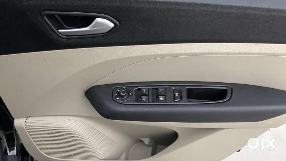 Renault Triber Rxz, 2024, Petrol