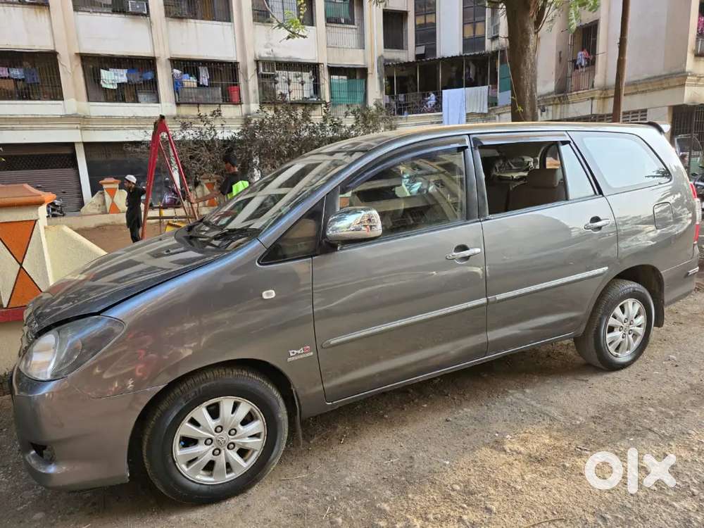 Toyota Innova V 2011