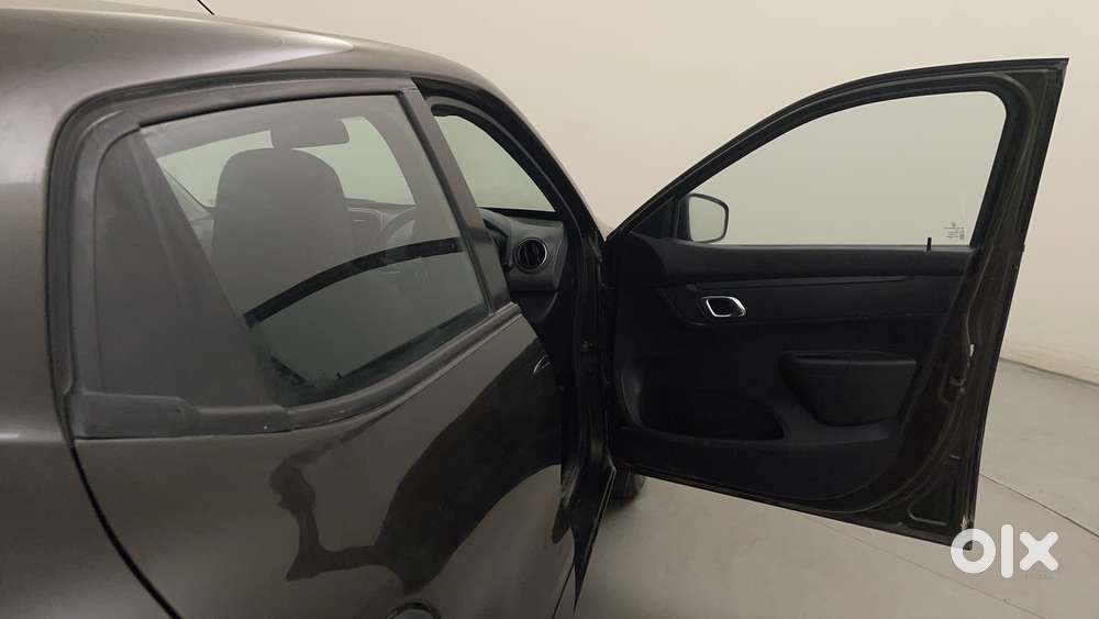 Renault Kwid 2019-ongoing 1.0 Rxt (o), 2018, Petrol