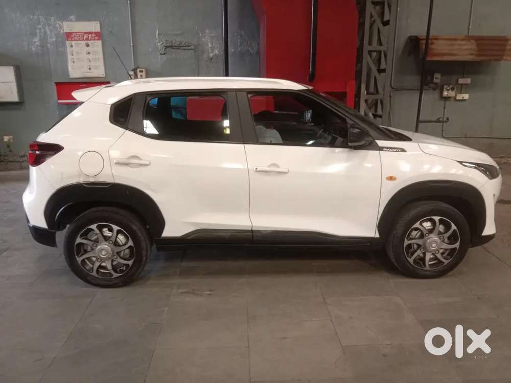 Nissan Magnite 1.0 2023 Xe Automatic Model