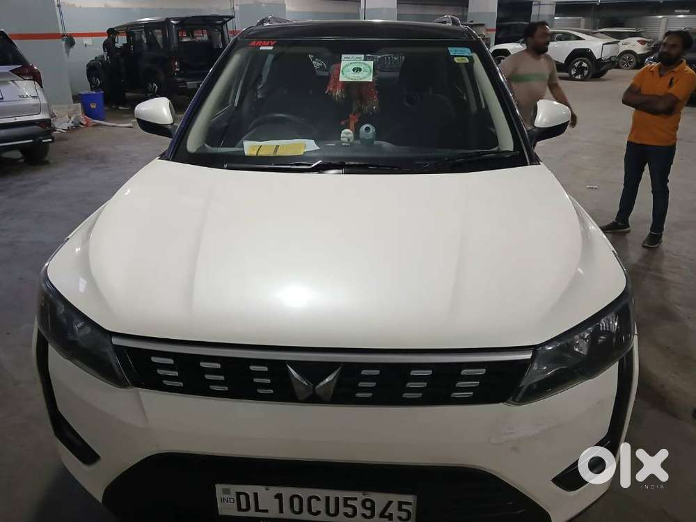 Sunroof। महिंद्रा W 6 300 With Sunroof