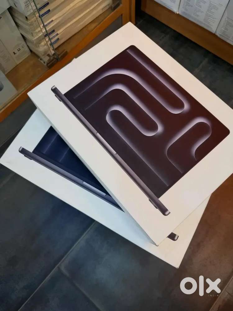 MACBOOK PRO M5 MAX CHIP  2TB 16 INCH FRESH SEALED