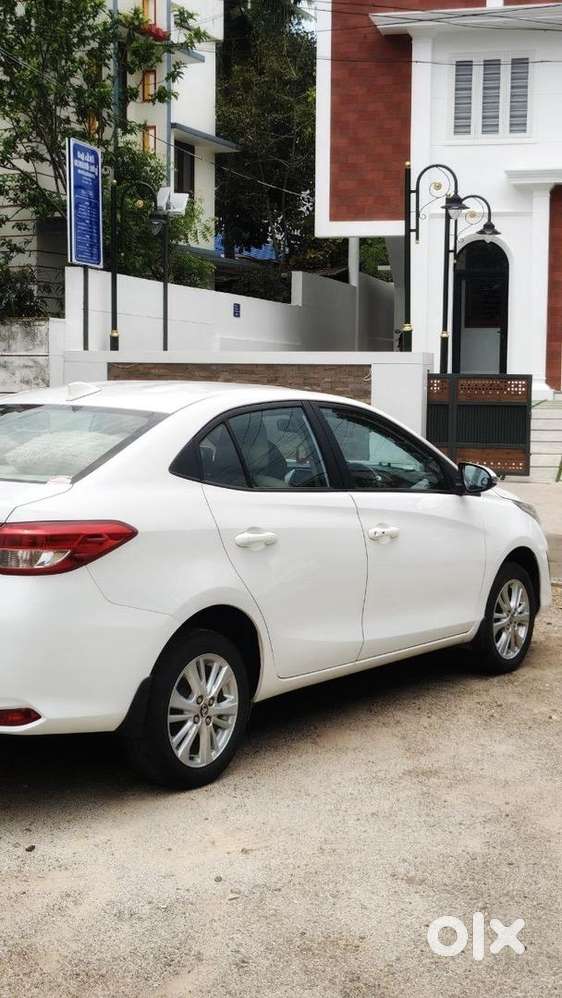 Toyota Yaris Car Automatic 2019