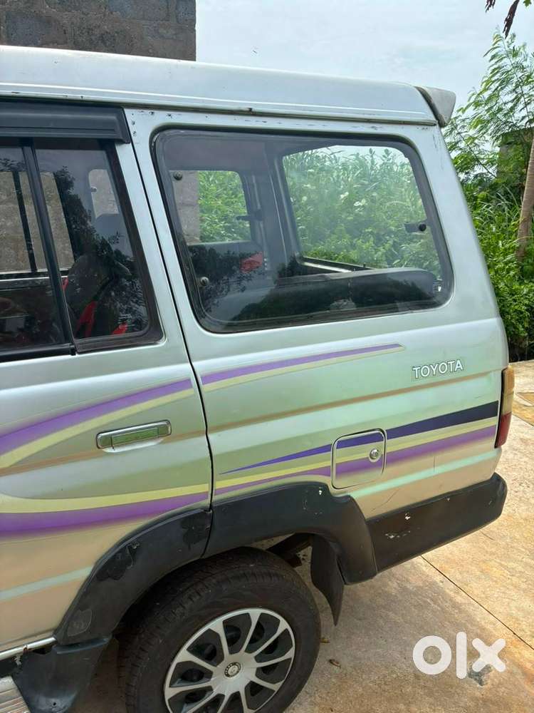 Toyota Qualis 2004 Diesel Well Maintained