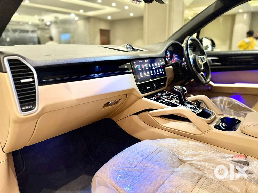 Porsche Cayenne Base, 2023, Petrol