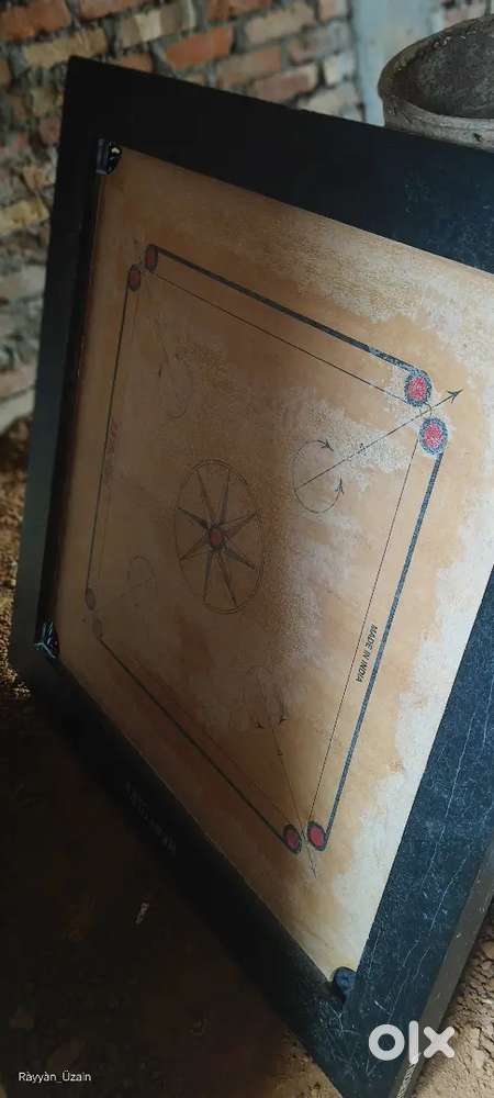 Carrom board